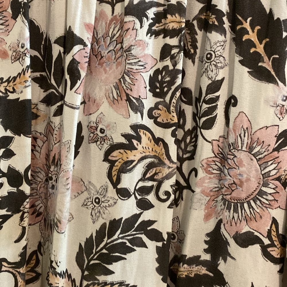 Loft Blouse - Beautiful Colors And Pattern. - image 3